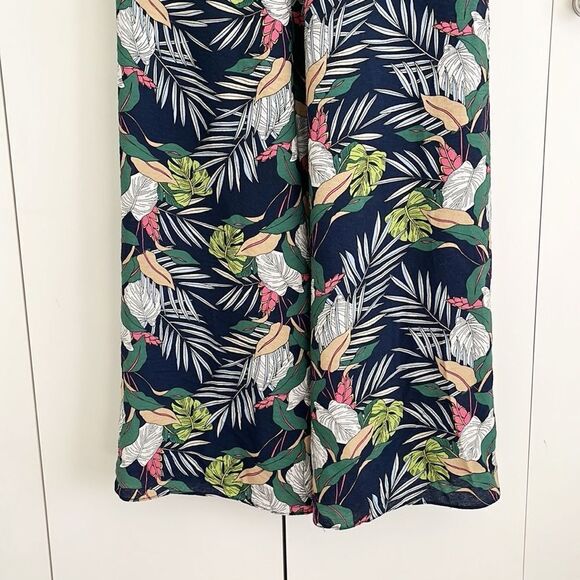 The Sang Tropical Leaf Palm Print Split Wide Leg Pants - Picture 6 of 7